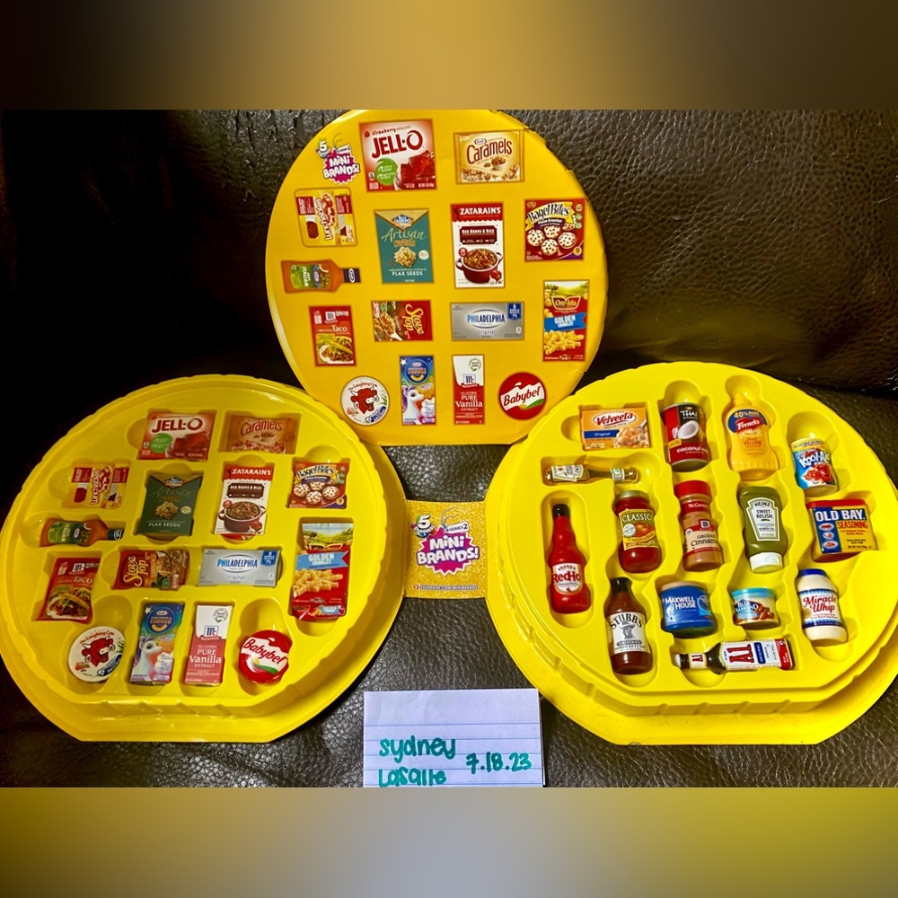 COMPLETE Series 2 Mini Brands Collectors Case